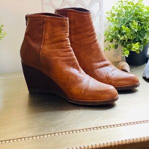 STUART WEITZMAN WALNUT VECCHIO NAPPA WEDGE BOOTIE